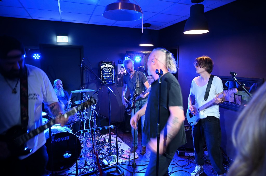 ../Images/10 jaar Ro's Barbershop 357.jpg